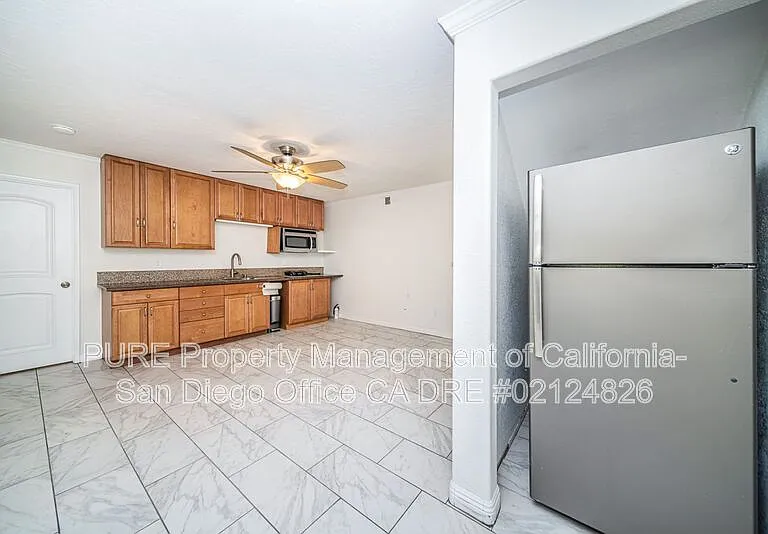 7525 Jerez Ct #H — Photo 9
