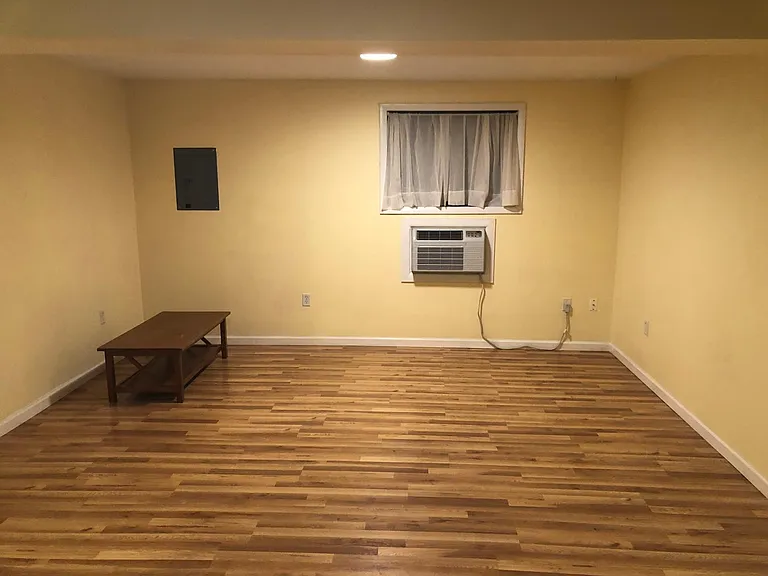 381 N Maple Ave #R — Photo 6