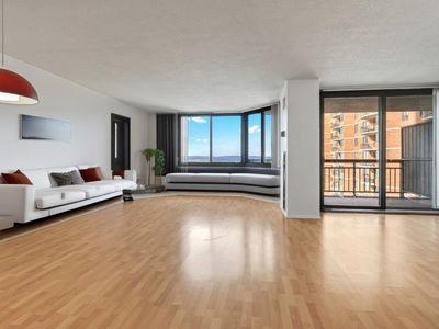 816 Harmon Cove Tower #816, Secaucus, NJ, 07094