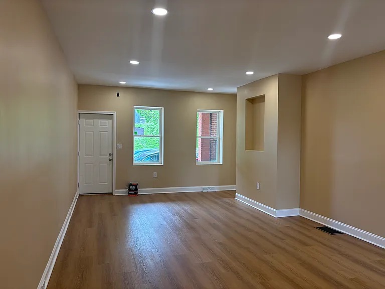 1307 Oak St — Photo 5