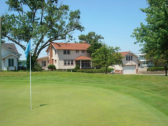 5th image of 18 Dog Leg Dr
