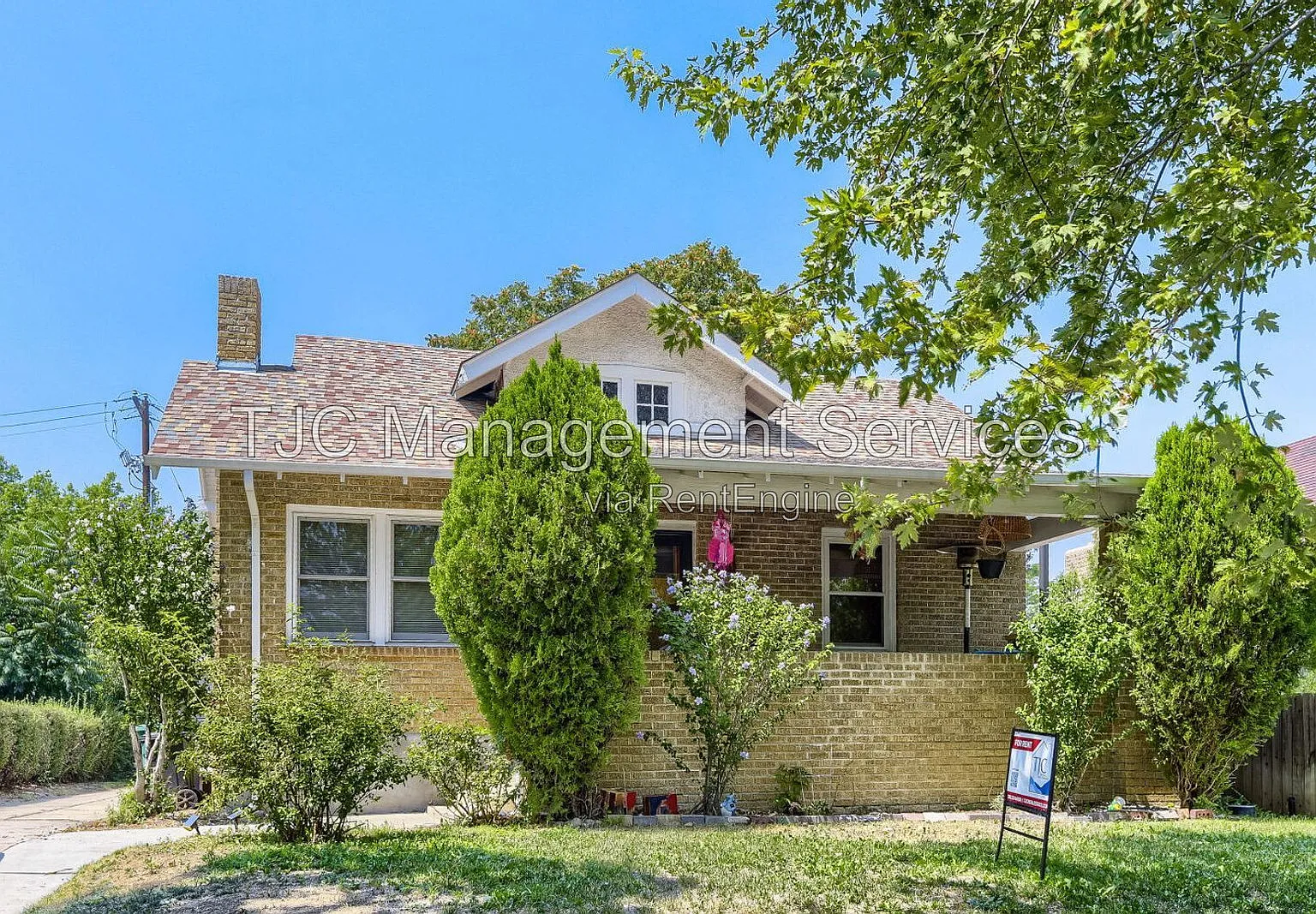3 bed, 2.0 bath, 2069 sqft, $2,695 — Photo 2