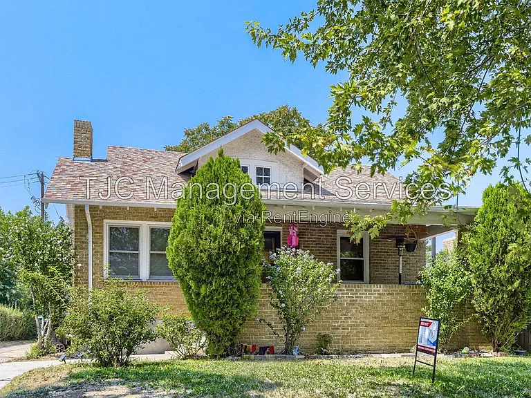 1931 Eudora St — Photo 2