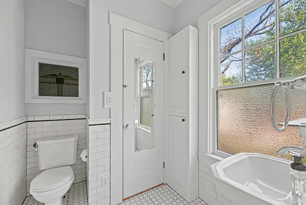 2336 Irwin St — Photo 24