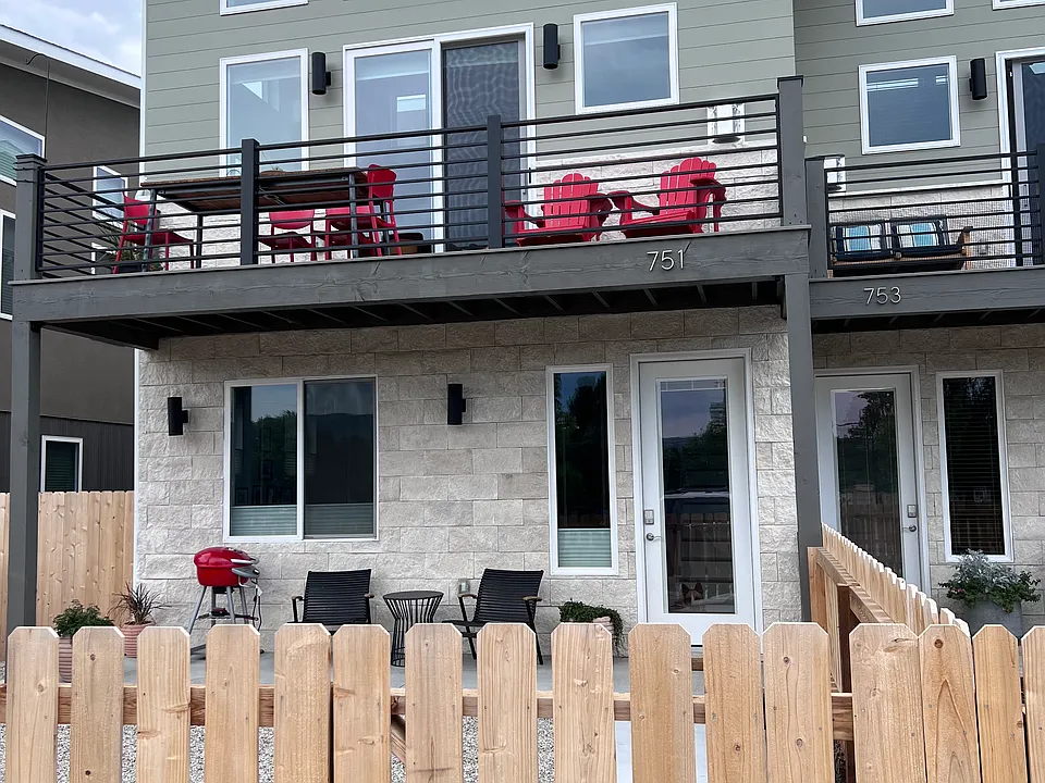 751 Holman Ct