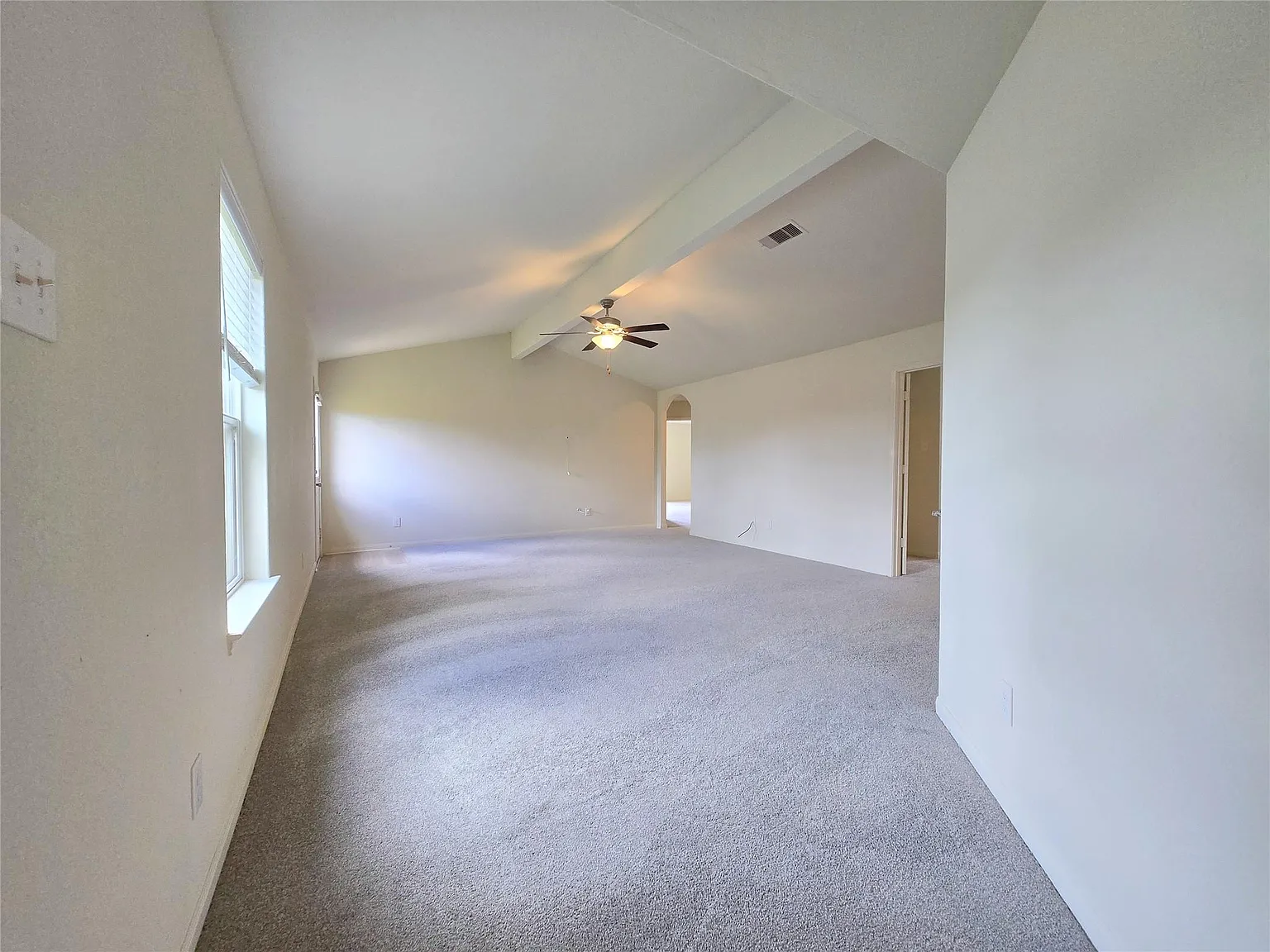 4 bed, 2.0 bath, 1855 sqft, $2,000 — Photo 3
