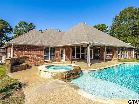 2nd image of 17051 Lake Cir
