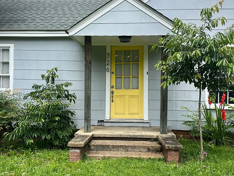 726 Whitfield St — Photo 1