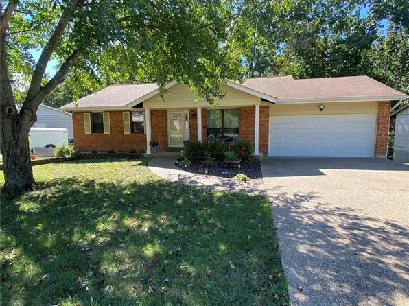 1275 Meadow Trail Ln, Fenton, MO 63026