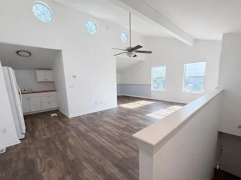 212 Lessin Ln #B — Photo 1