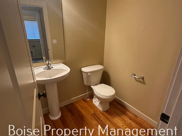 1411 Loretta — Photo 13