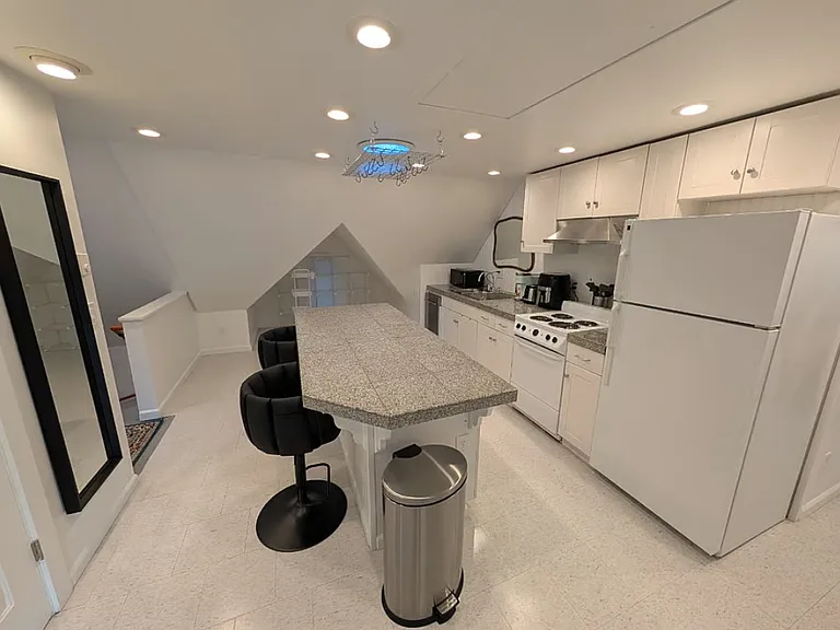 204-206 NW 15th Ave #3 — Photo 8