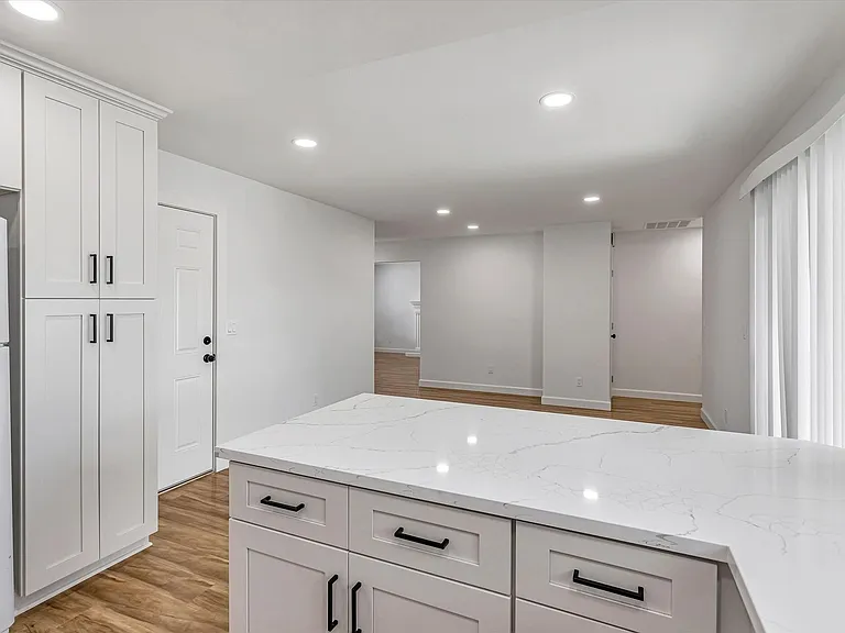 1680 Chestnut St — Photo 11