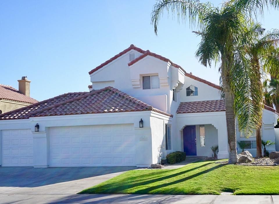 1st image of 78615 Villeta Dr