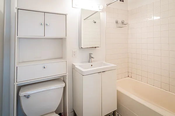 Rented by Nest Seekers International | media 16