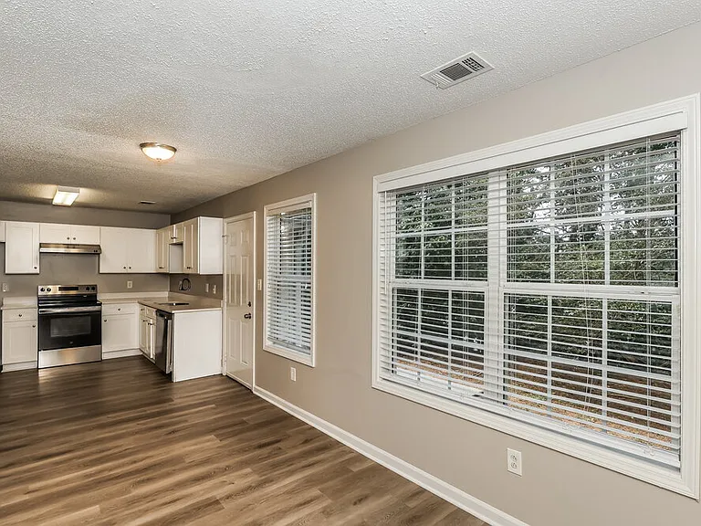 2150 Ivy Ln — Photo 7