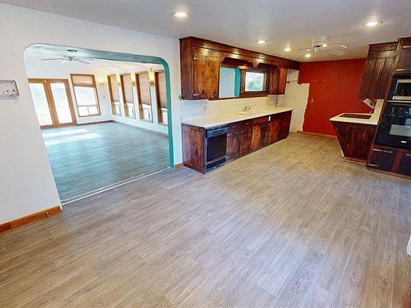 3rd image of 220 Curtis Lane