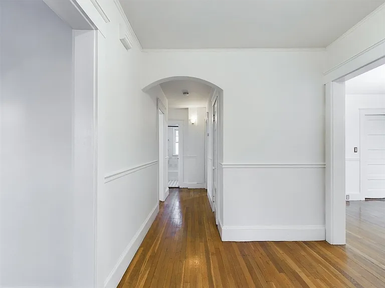 25 Rowe St #1 — Photo 7