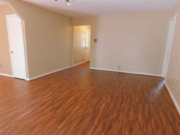 3rd image of 13627 Greenbriar Dr