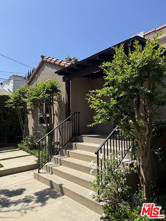 1st image of 9001 Phyllis Ave
