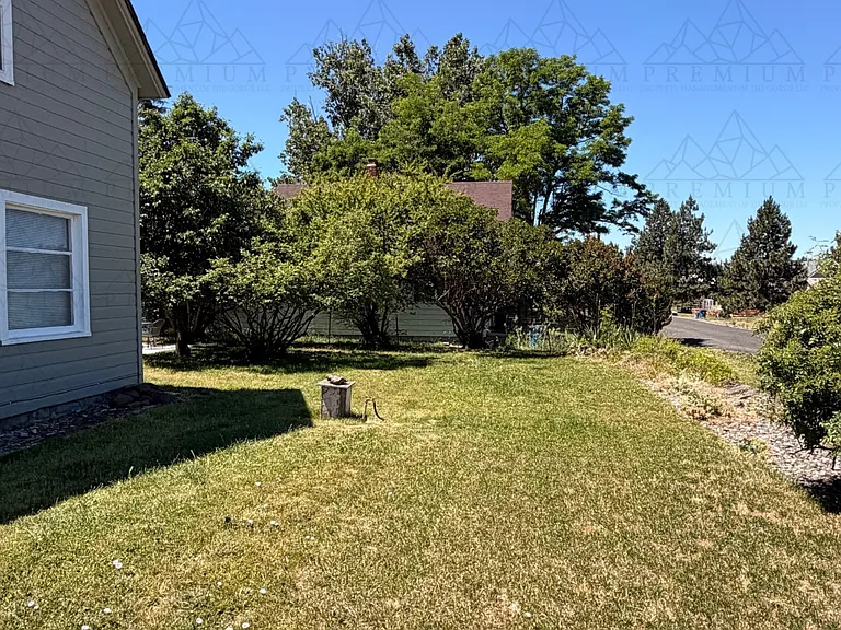 322 NW 2nd St — Photo 2