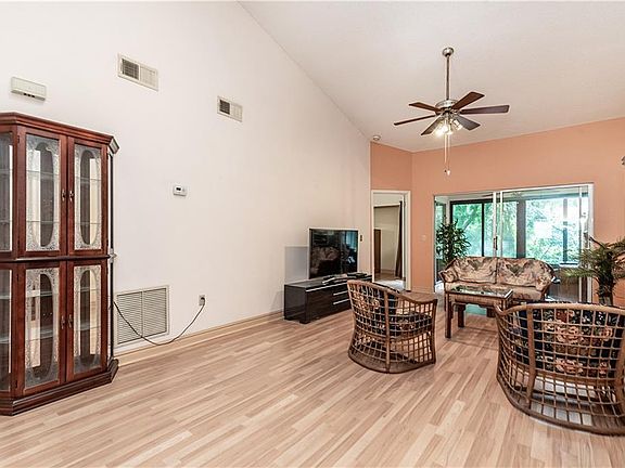 5th image of 640 Laurel Oak 216 Ln