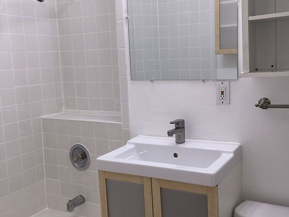 4th image of 532 Highland Ave #1