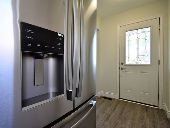 4th image of 19A College Cres