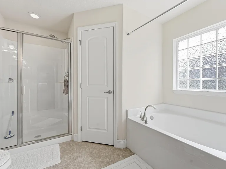 5923 NW Brianna Ct — Photo 24