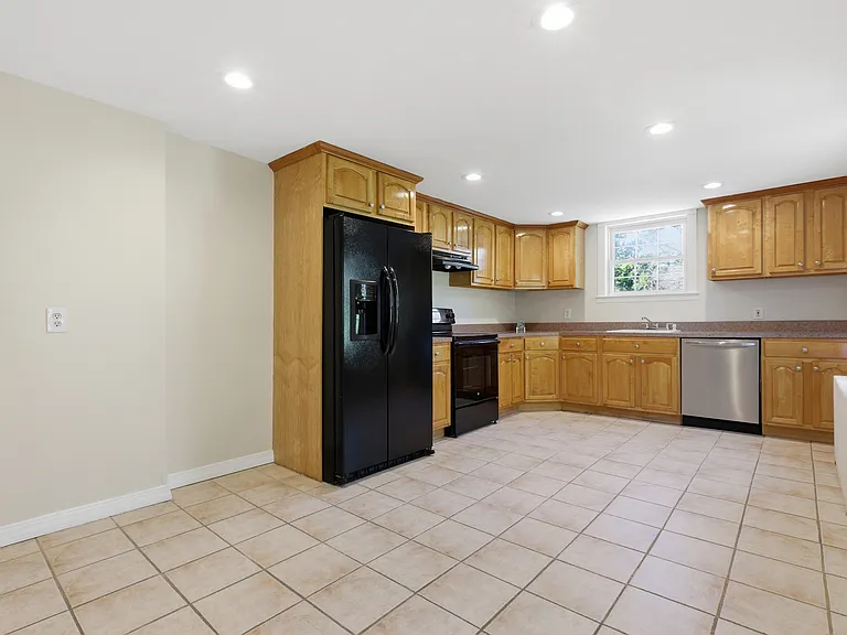 39 Cox Ave #B — Photo 9