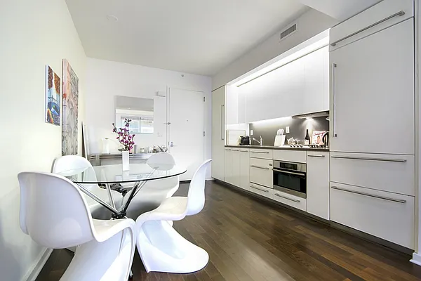 Rented by R New York | media 8