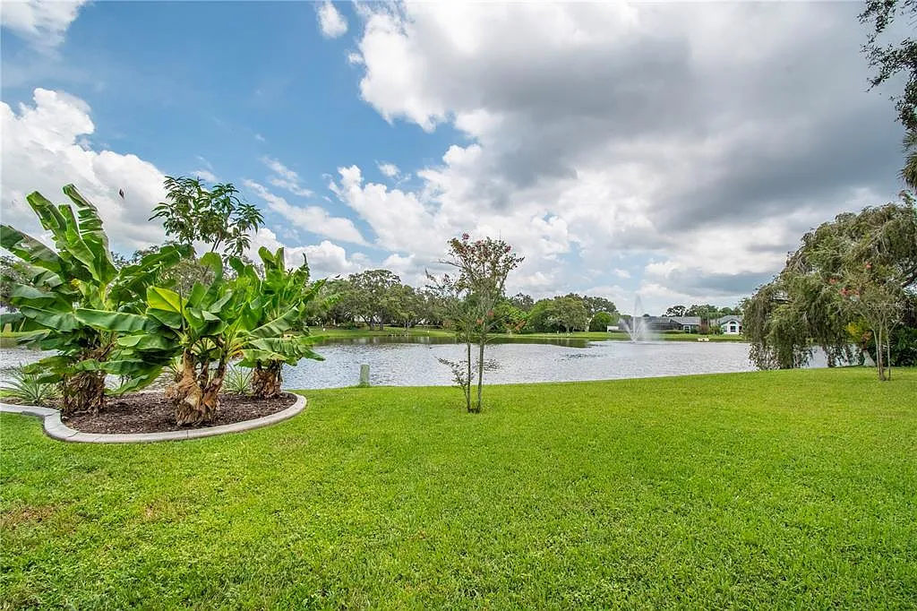 3 bed, 2.0 bath, 1647 sqft, $3,000 — Photo 2