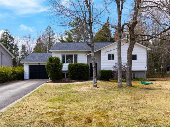 161 Phillips Dr, New Maryland, NB E3C 1E8