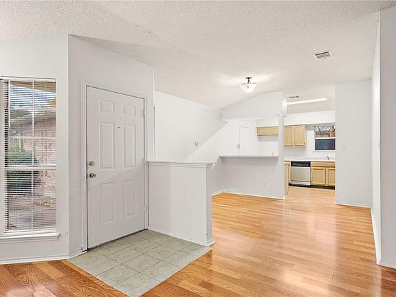 3rd image of 13910 Cambourne Dr