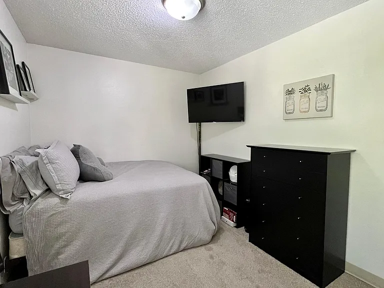 432 S Dubuque St — Photo 11