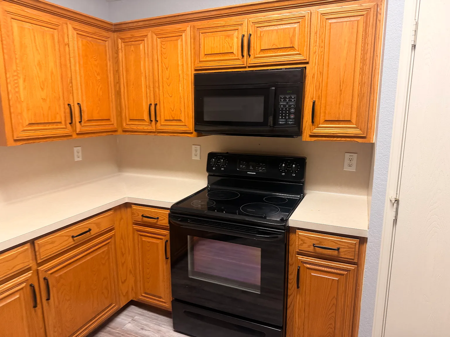 3 bed, 1645 sqft, $1,800 — Photo 2