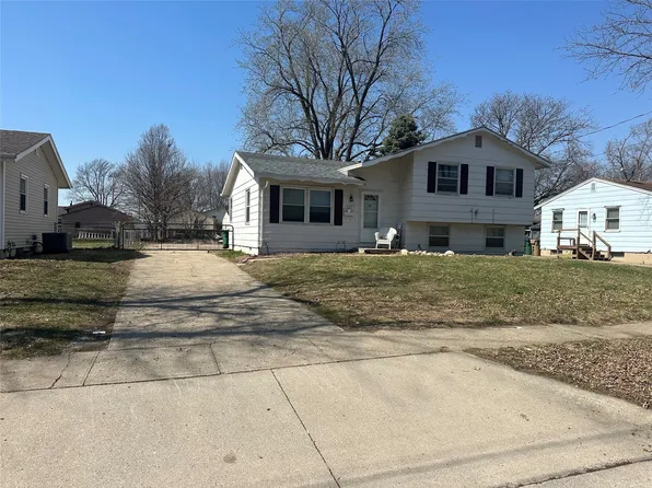 4220 68th St, Urbandale, IA 50322