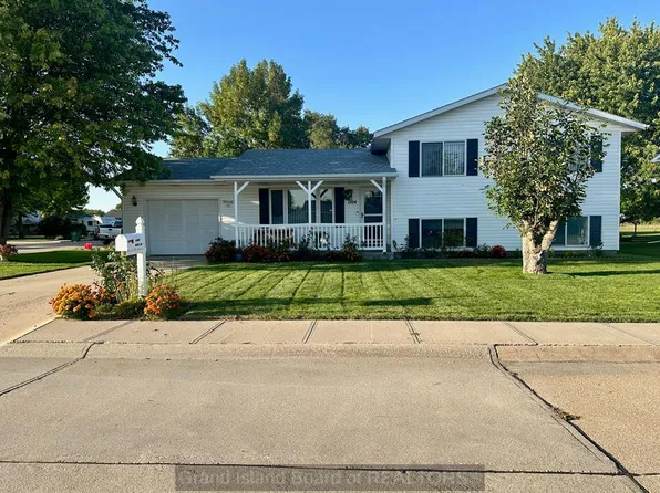 1104 Hall St, Grand Island, NE 68801