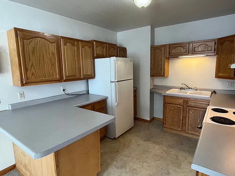 516 S Webb St — Photo 4