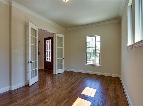 4th image of 1003 Crystal Oak Ln