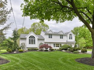 9 Phyllis Ct, Pequannock, NJ 07440