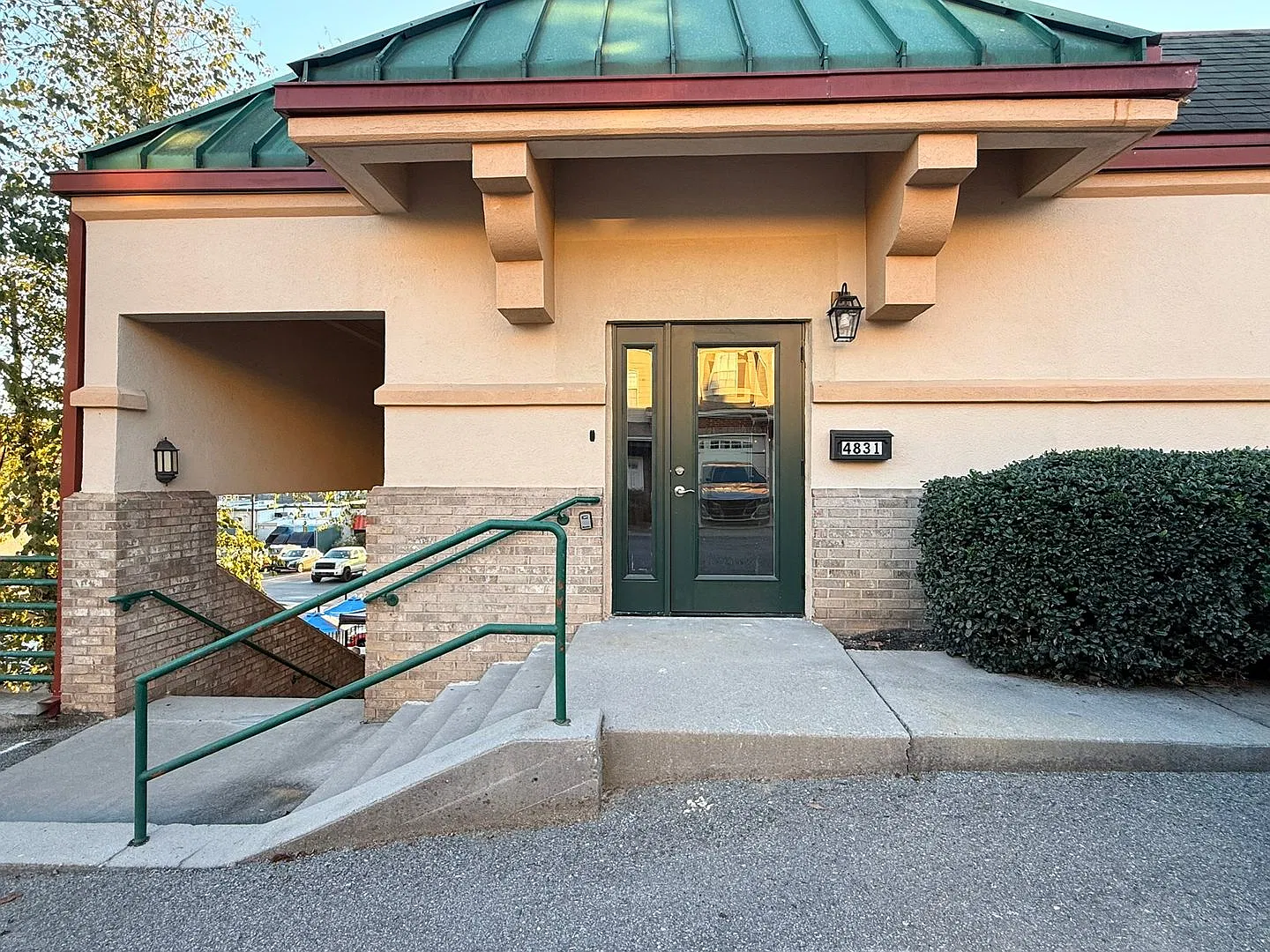 Two Brand New Mixed Use 3 Bedroom Apartments In Fountain City!! — Photo 1