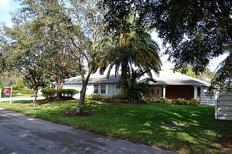 4/3 Gorgeous Estate Home in Country Walk