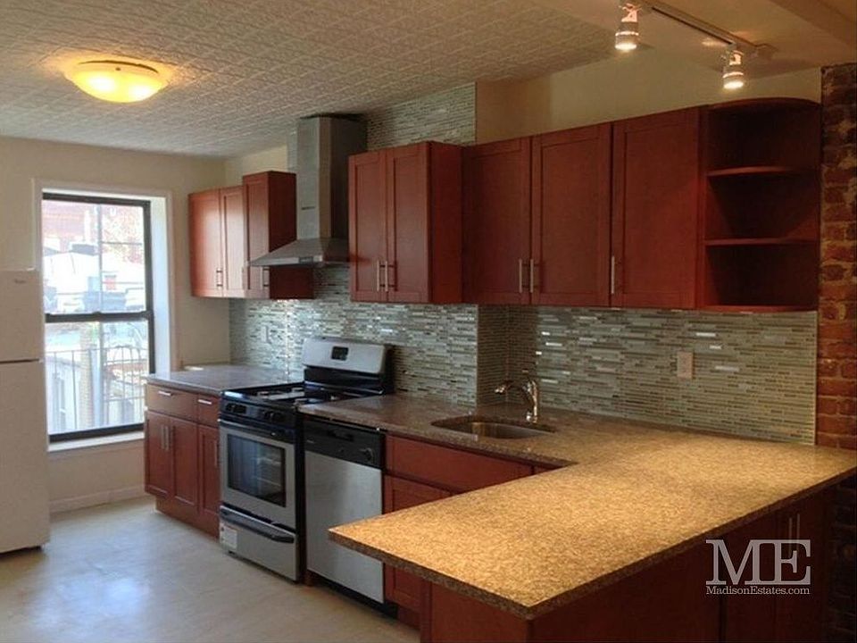 1st image of 319 Smith St APT 3