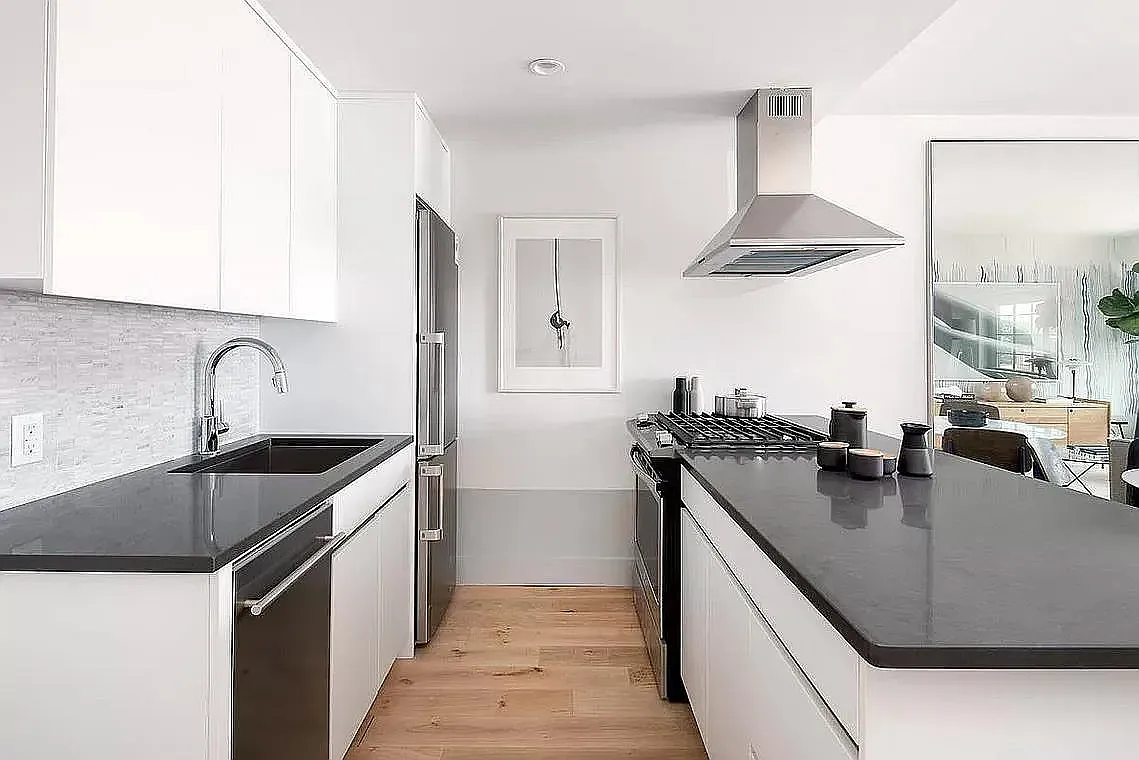 504 Myrtle Ave — Photo 2