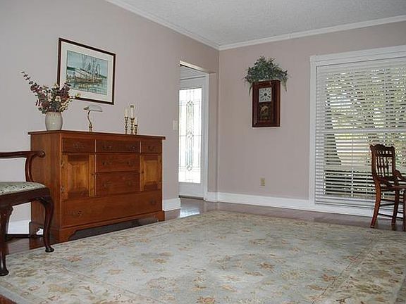 4th image of 3636 Woodhill Dr