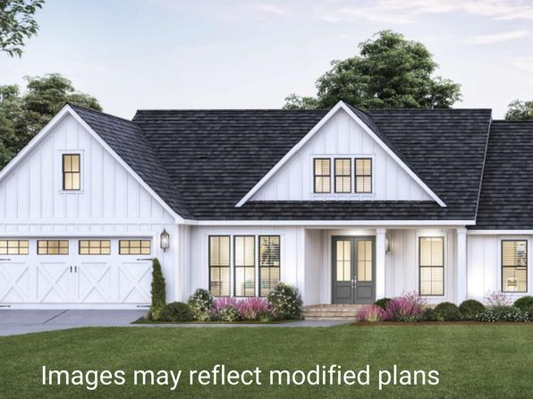 205 Evergreen Dr, Irvine, KY 40336