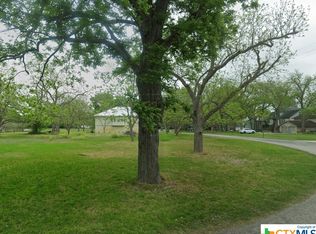 535 Turtle Ln, Seguin, TX 78155