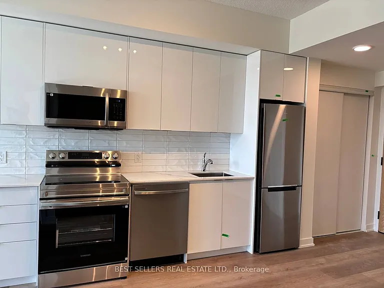 33 Erie Ave #812 — Photo 9