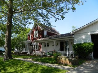 601 W King St, Fairfield, IL 62837